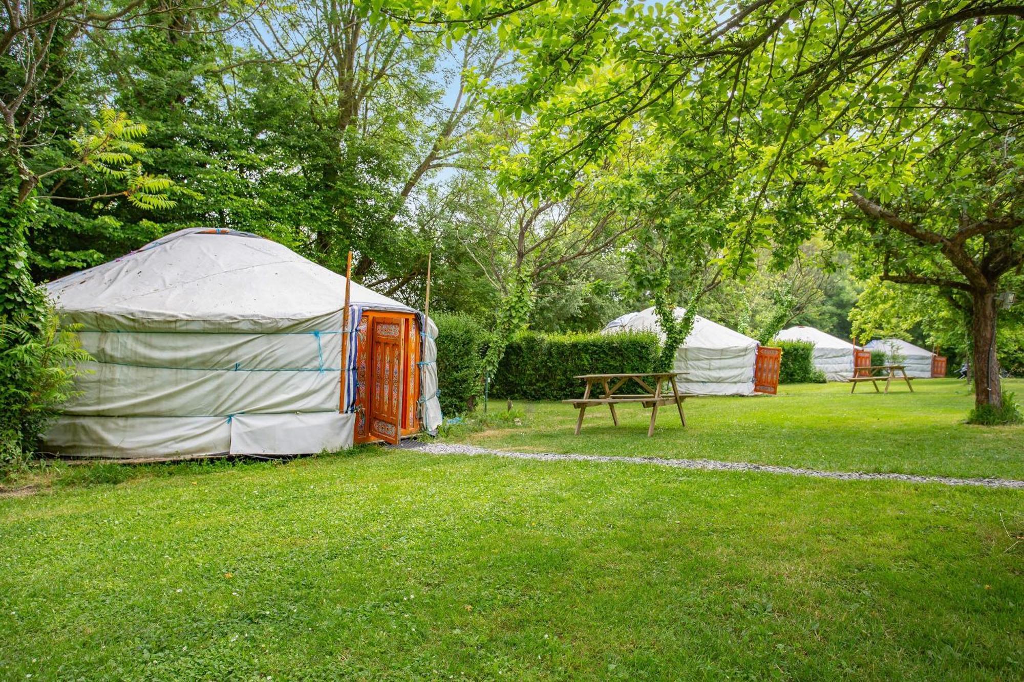 Le Village Insolite Yourte Et Roulotte Saint-Benoît-des-Ondes Exterior foto